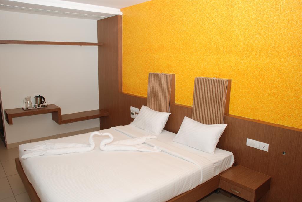 Hotel Pla Amrith Inn Tiruchirappalli Экстерьер фото