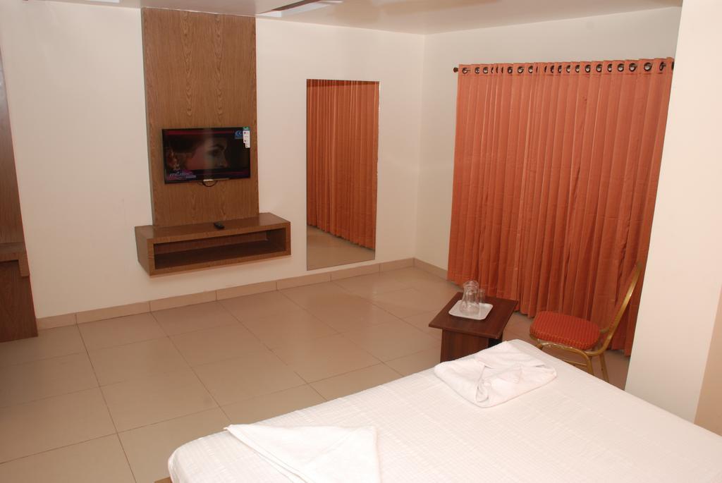 Hotel Pla Amrith Inn Tiruchirappalli Экстерьер фото