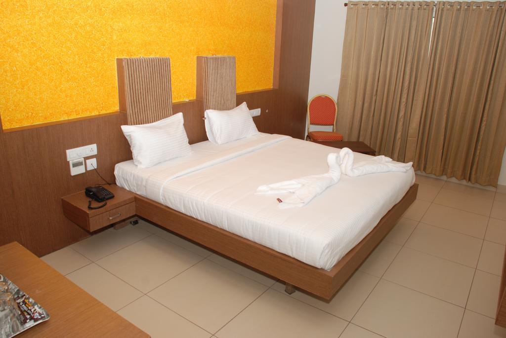 Hotel Pla Amrith Inn Tiruchirappalli Экстерьер фото