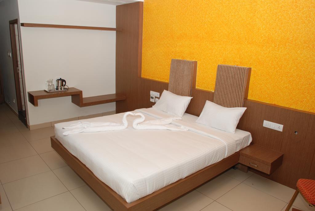 Hotel Pla Amrith Inn Tiruchirappalli Экстерьер фото