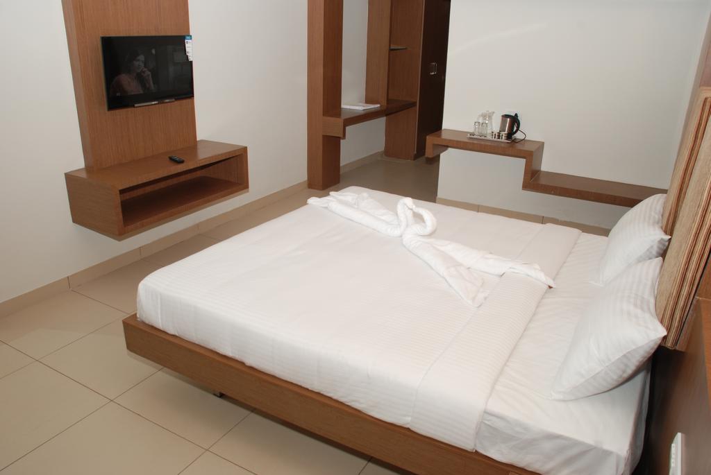 Hotel Pla Amrith Inn Tiruchirappalli Экстерьер фото
