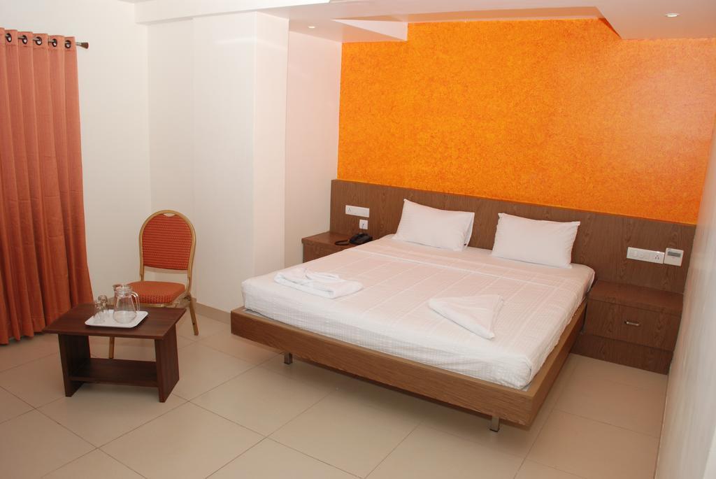 Hotel Pla Amrith Inn Tiruchirappalli Экстерьер фото