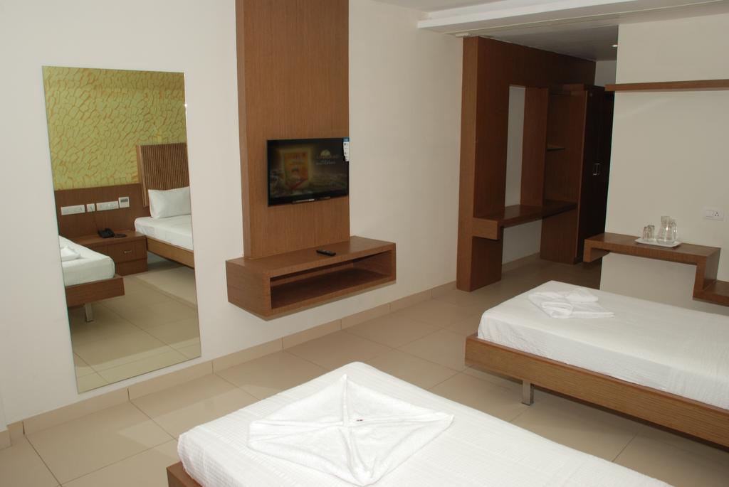 Hotel Pla Amrith Inn Tiruchirappalli Экстерьер фото